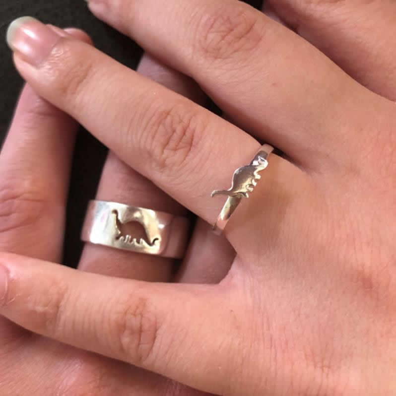 Girlfriend-And-Boyfriend-Matching-Dinosaur-Rings-Couple-Promise.jpg